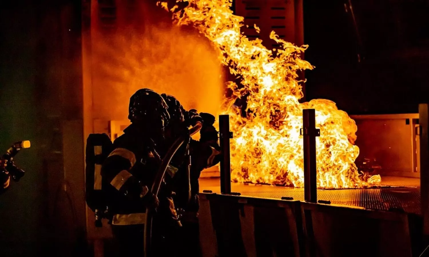MP: Five LPG cylinders burst during blaze in Gwalior thread factory; two firemen hurt in op