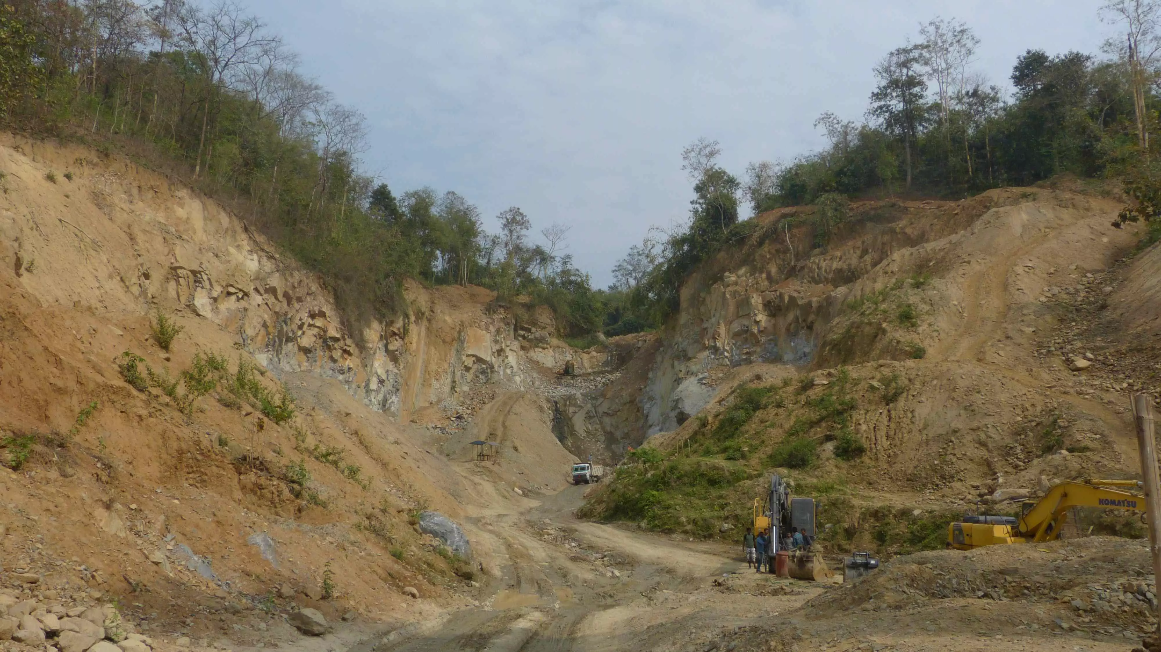 Illegal mining persists near Kaziranga despite Supreme Court 2019 Ban, CEC warns Illegal mining persists near Kaziranga despite Supreme Court 2019 Ban, CEC warns
