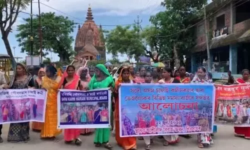 Over 200 safai karamcharis flag corruption, other irregularities & demand to meet CM