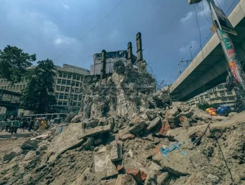 Projonmo Chattar, symbol of 2013 Shahbagh movement, torn down in Dhaka
