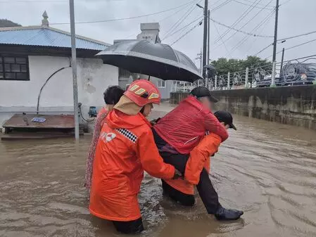 Two dead, 1000 evacuated as torrential rains hit parts of South Korea