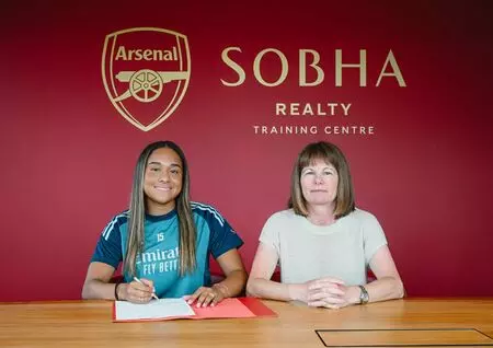 Arsenal sign Olivia Smith for world-record womens transfer fee