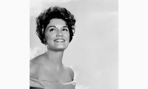 ‘Pretty Little Baby’ singer Connie Francis passes away at 87