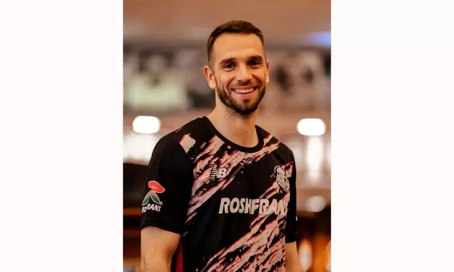 Goalkeeper Pau Lopez returns to Real Betis on three-year deal