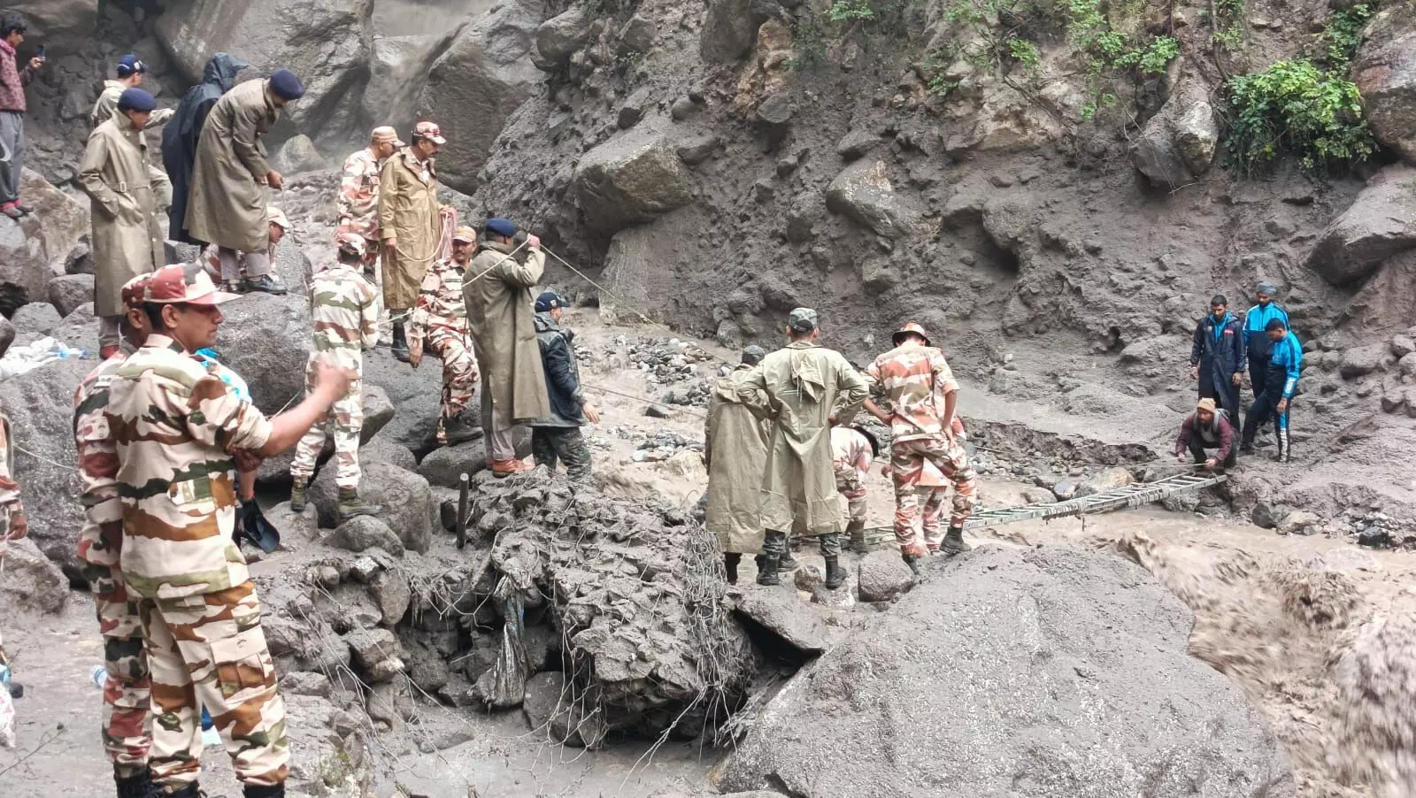 After bridges in Himachal washed away, 413 pilgrims were saved from the Kinnaur Kailash trip by the ITBP and NDRF After bridges in Himachal washed away, 413 pilgrims were saved from the Kinnaur Kailash trip by the ITBP and NDRF