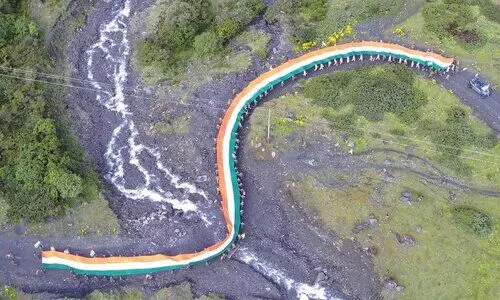 Army, ITBP, locals carry 100-metre Tiranga at 14,000 ft in Tawang