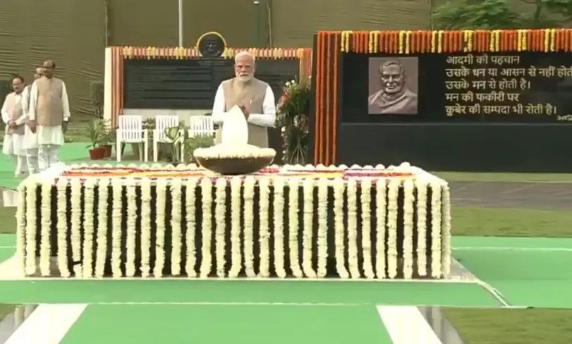 Atal Bihari Vajpayee is honored with flowers by leaders at Sadaiv Atal Atal Bihari Vajpayee is honored with flowers by leaders at Sadaiv Atal