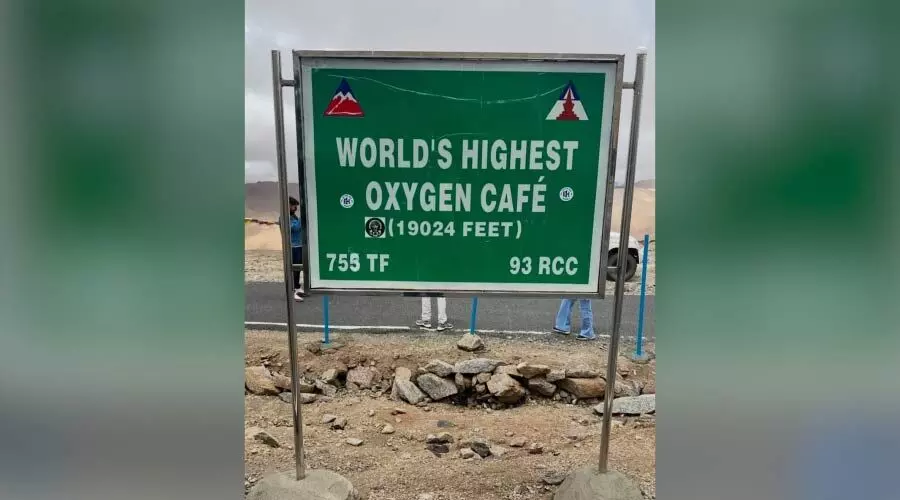 Free oxygen at 19,024 ft! Welcome to world’s highest Oxygen Café at Umling La