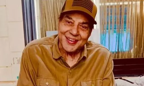 In his shayari, Dharmendra becomes philosophical and considers its deeper significance