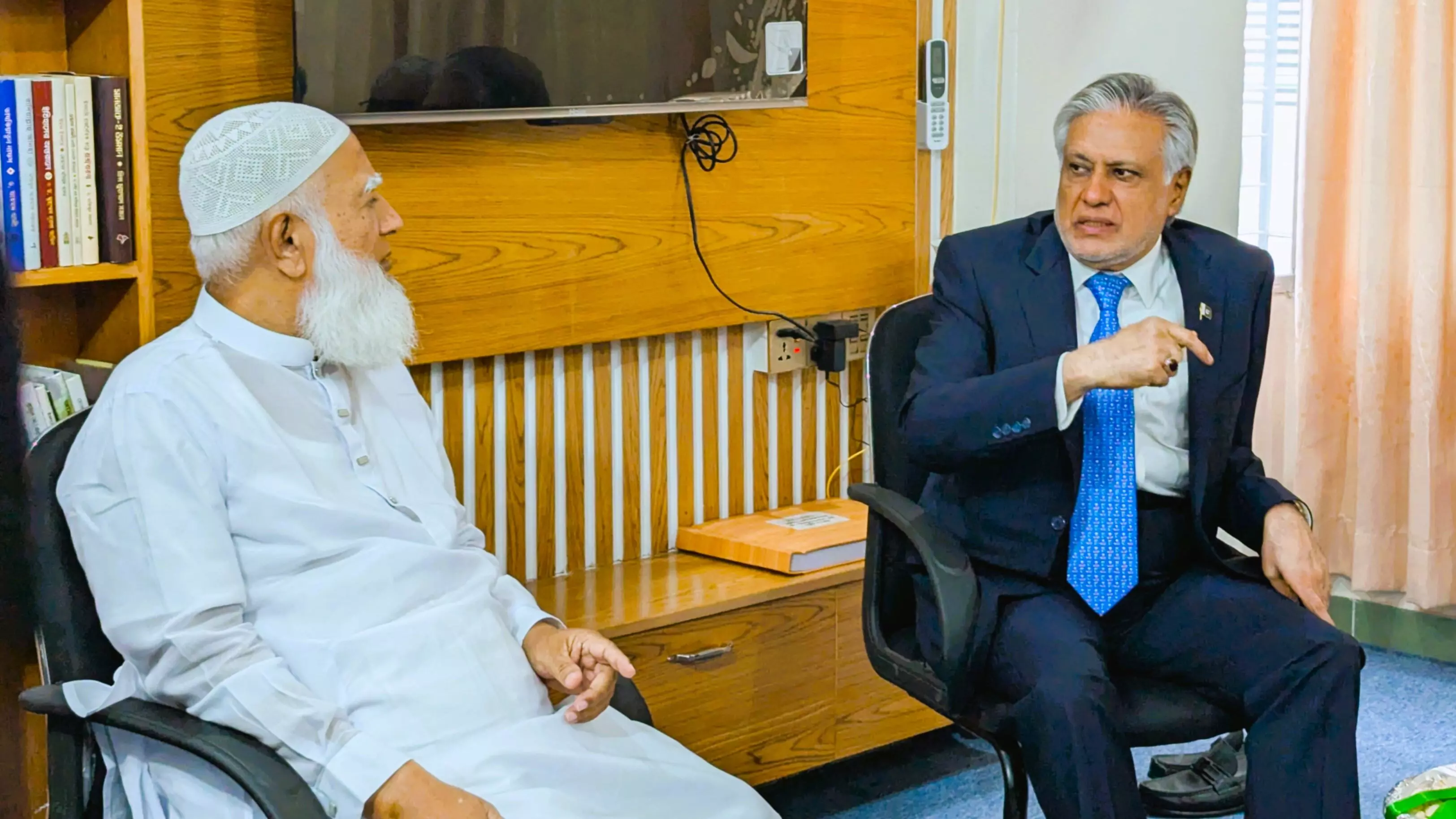 After 10 years,  Pakistan’s top envoy visits Dhaka; Bangladesh raises 1971 apology