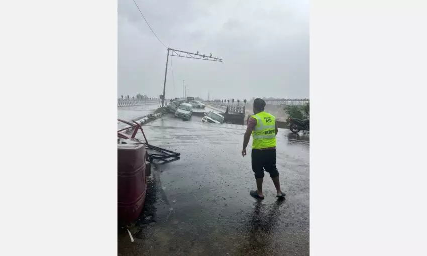 Jammu flood: historic Madhopur bridge damaged, Tawi water level drops Jammu flood: historic Madhopur bridge damaged, Tawi water level drops