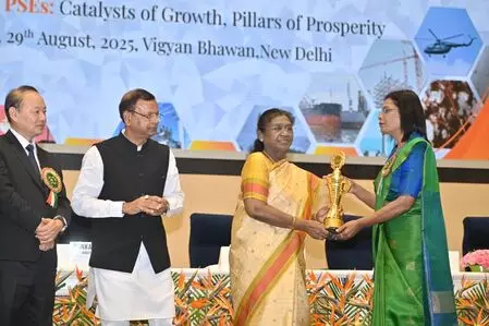 President Murmu presents the SCOPE Eminence Award to former UBI CEO Manimekhalai President Murmu presents the SCOPE Eminence Award to former UBI CEO Manimekhalai