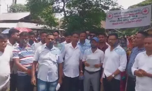 Tea workers in Jorhat protest against reduced puja bonus, demand 20%