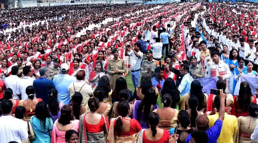 17,000 students in Nagaon sing Manuhe Manuhar Babe, enter India Book of Records 17,000 students in Nagaon sing Manuhe Manuhar Babe, enter India Book of Records