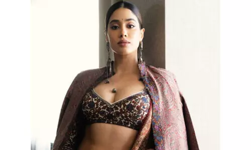 Janhvi Kapoor graces red carpet in outfit designed by cousin Rhea Kapoor