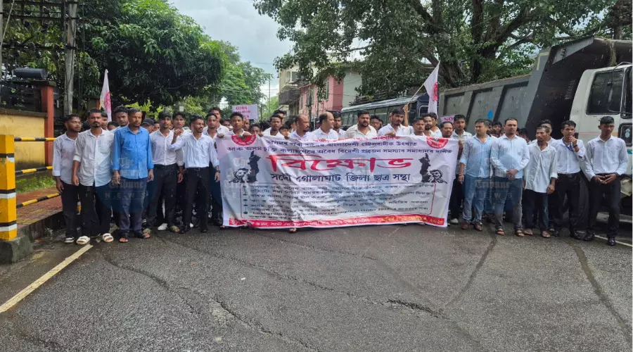 AASUs Satyagraha heats up: Students hit streets against CAA, illegal immigration AASUs Satyagraha heats up: Students hit streets against CAA, illegal immigration