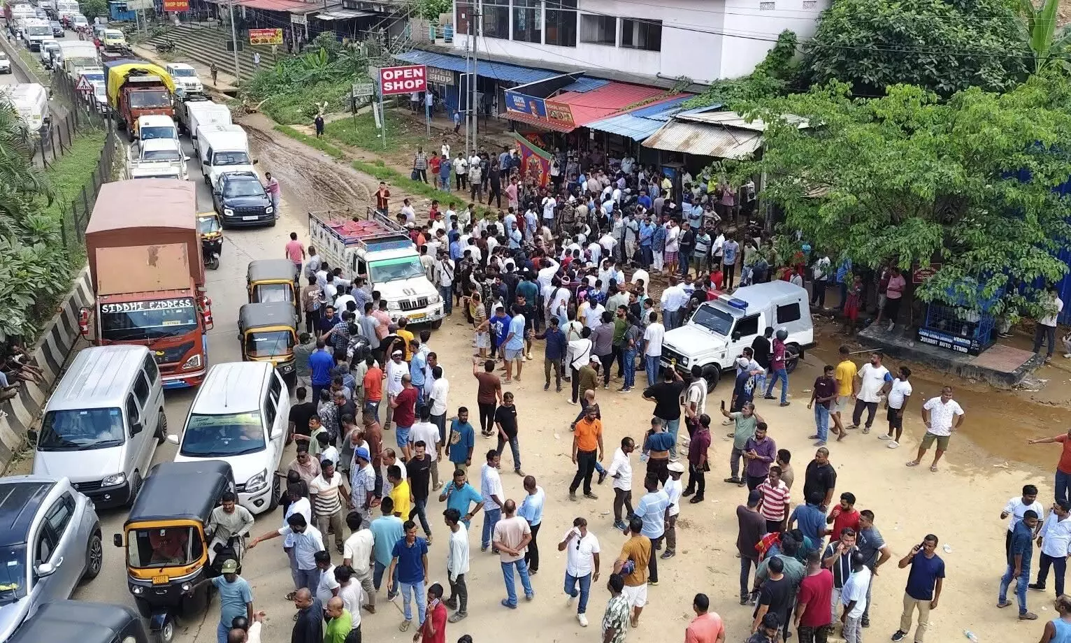 Assam-Meghalaya taxi row: Assam drivers protest at Jorabat, NPP MLAs car halted