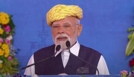 PM Modi stresses Aatmanirbhar Bharat while inaugurating key development projects PM Modi stresses Aatmanirbhar Bharat while inaugurating key development projects