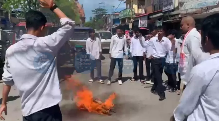 Sivasagar streets erupt as protesters demand probe into Zubeen Garg’s death Sivasagar streets erupt as protesters demand probe into Zubeen Garg’s death