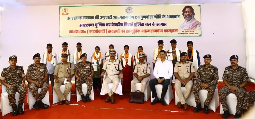 10 Maoists surrender before Jharkhand DGP in Chaibasa, vow to join mainstream 10 Maoists surrender before Jharkhand DGP in Chaibasa, vow to join mainstream