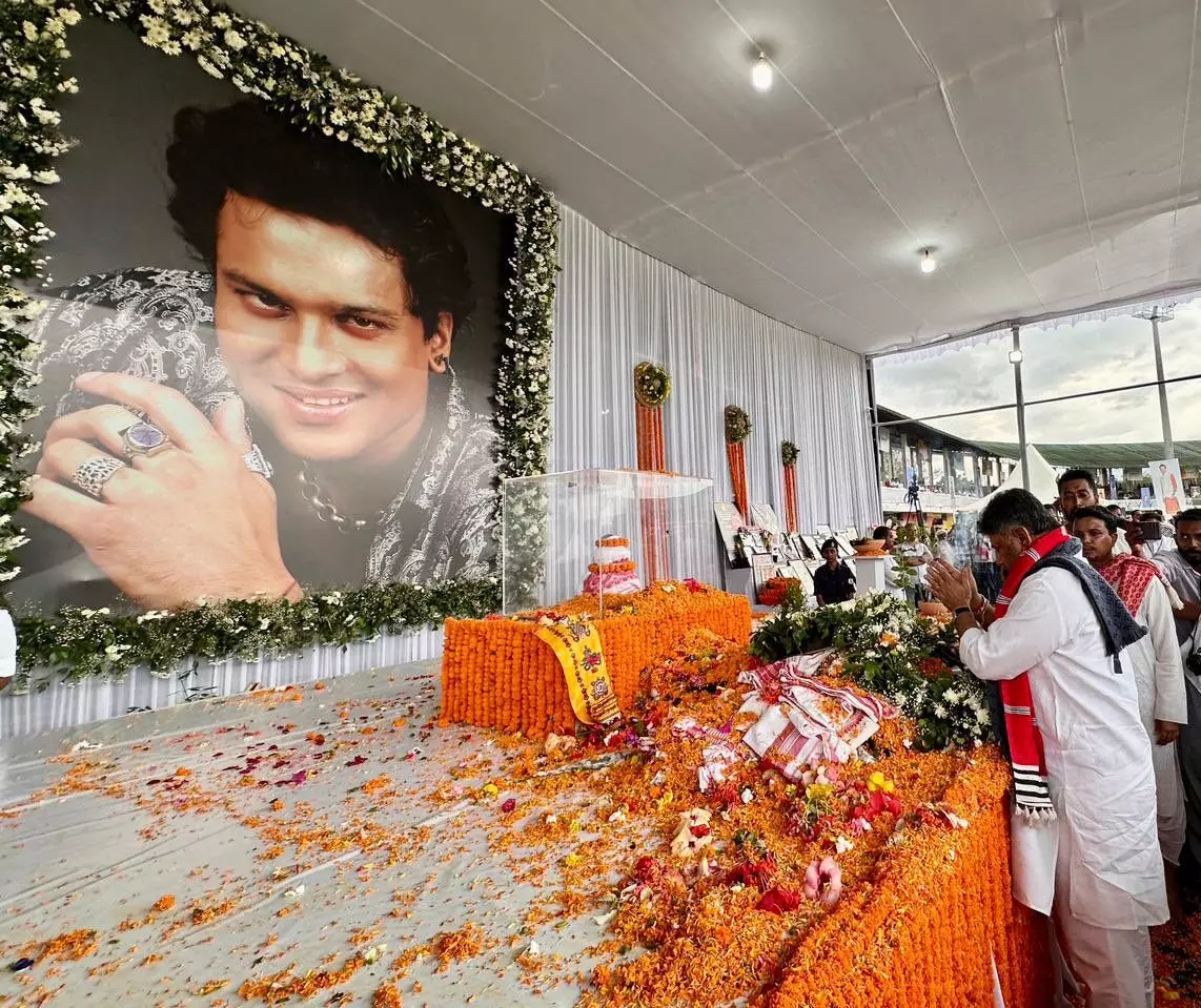 Political leaders across party lines honour Zubeen Garg at Jorhat Stadium