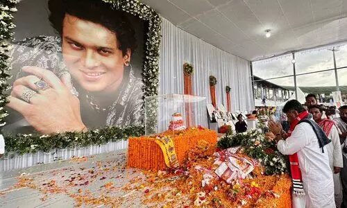 Political leaders across party lines honour Zubeen Garg at Jorhat Stadium