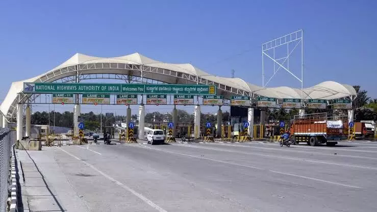 India to scrap toll plazas; electronic free-flow system coming in a year: Gadkari India to scrap toll plazas; electronic free-flow system coming in a year: Gadkari