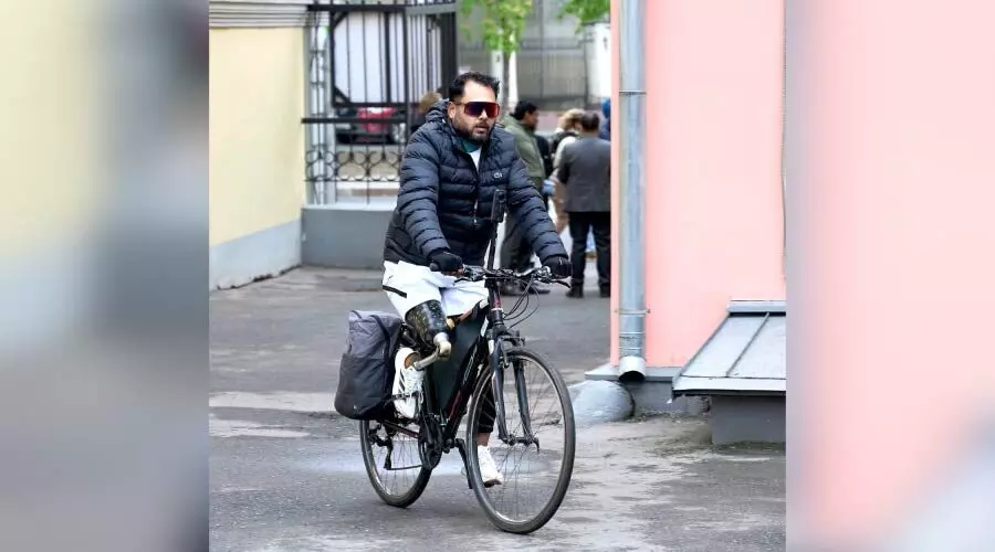 Assam para-cyclist conquers 7,000-km transcontinental journey from Russia to Assam