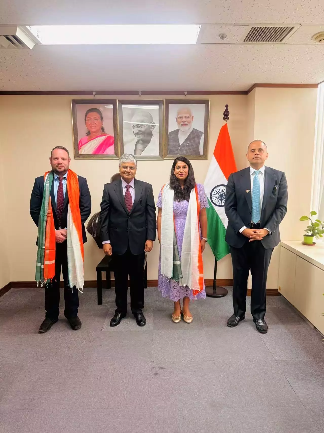 Indian envoy lauds educator as Hindi education flourishes in China’s Shanghai