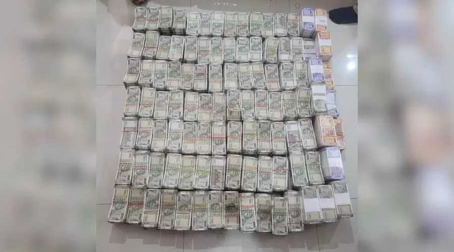 CBI arrests NHIDCL officer, Kolkata aide in Rs 10L Assam highway bribery case CBI arrests NHIDCL officer, Kolkata aide in Rs 10L Assam highway bribery case