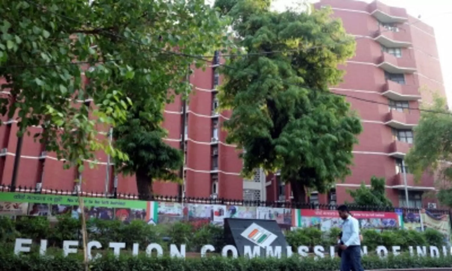 ECI directs replacement of EROs for 78 Assembly constituencies in Bengal
