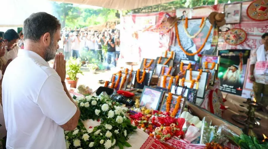 Rahul Gandhi Visits Zubeen Garg’s Samadhi, Calls for Transparent Probe