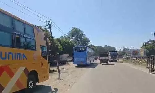 Day-night bus operators strike at Assam–Arunachal border over illegal levies in Roing