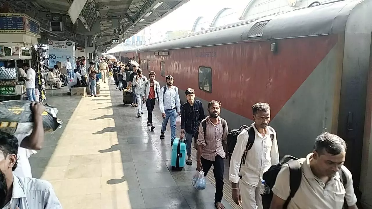 Railways adds 8,000 more special trains to manage festive rush this season