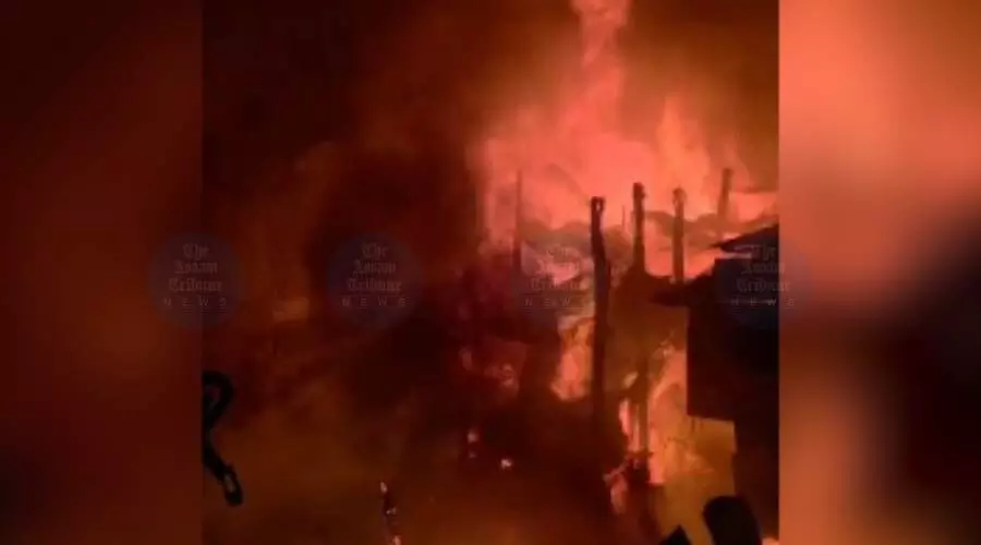 Pre-dawn blaze destroys over 20 shops at Dhubri Hawker’s Market, no casualties