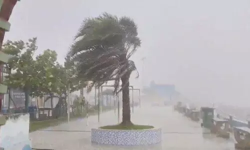 Coastal Andhra braces for Cyclone ‘Montha’, one dead, flights cancelled Coastal Andhra braces for Cyclone ‘Montha’, one dead, flights cancelled