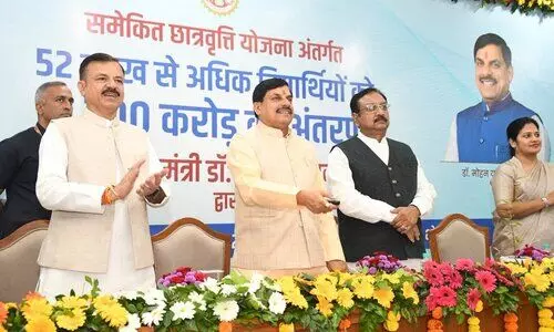 MP CM transfers ₹300 crore scholarship funds to 5.2 million students