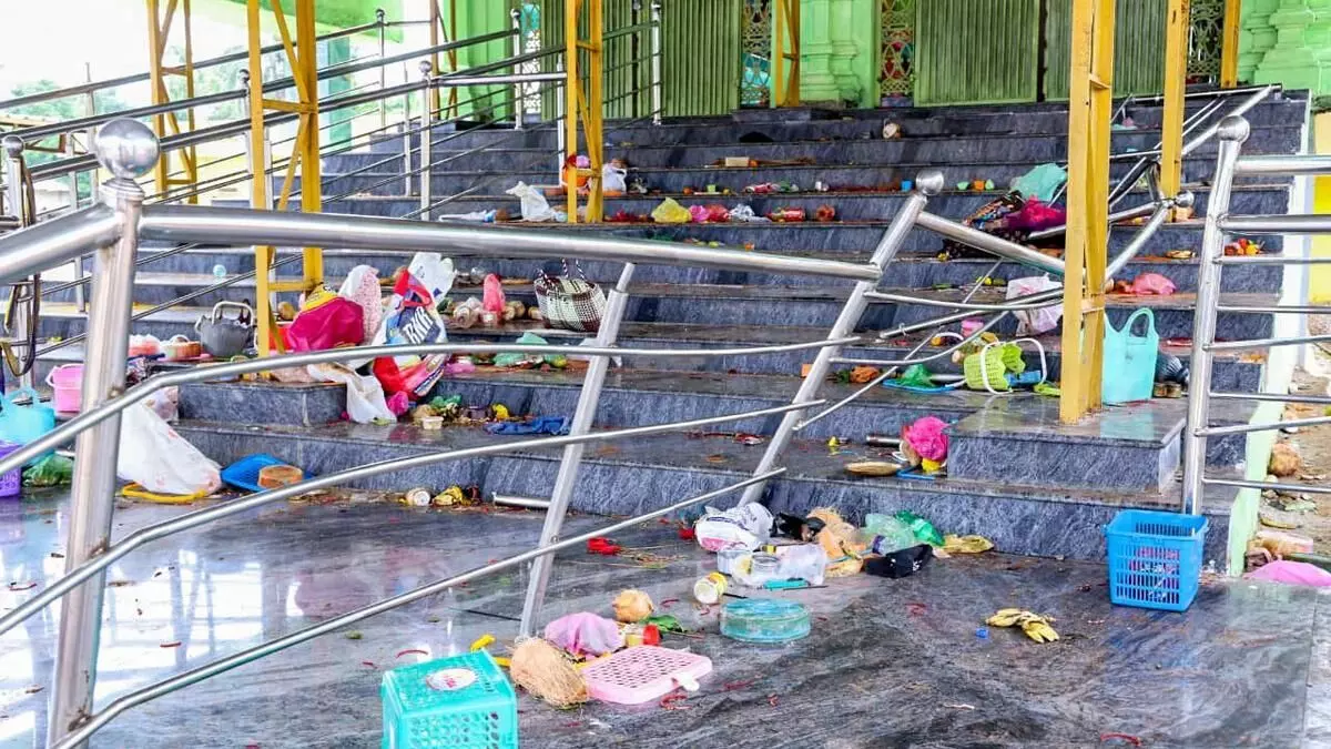 Nine, including child, killed as railing gives way at Andhra Pradesh’s Srikakulam temple Nine, including child, killed as railing gives way at Andhra Pradesh’s Srikakulam temple