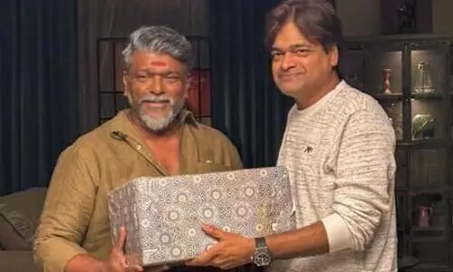 Actor Parthiban felicitates Harish Shankar, director of ‘Ustaad Bhagat Singh’
