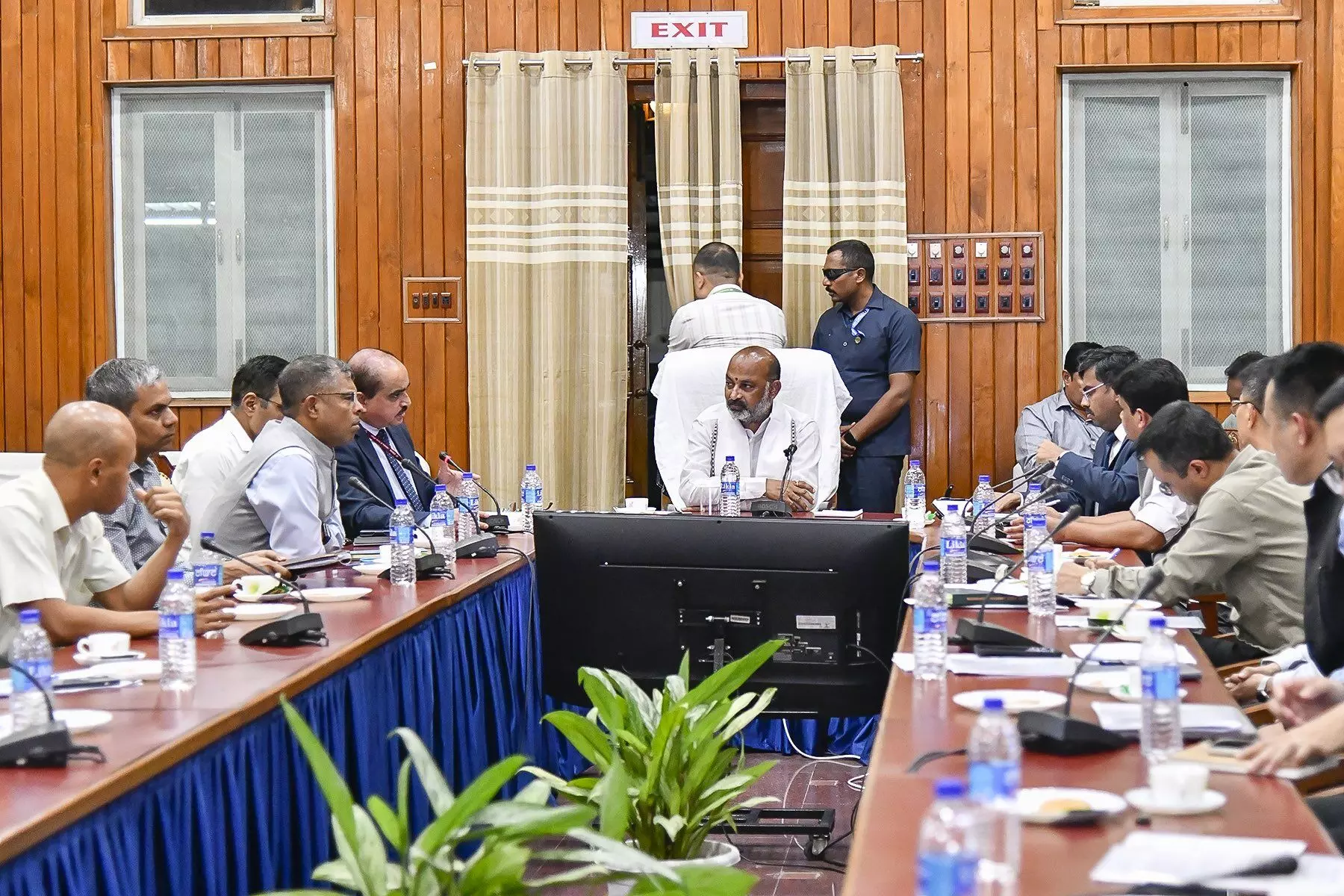 Manipur tourist numbers plunge from 1.79L to 17,000 amid unrest, airfare woes Manipur tourist numbers plunge from 1.79L to 17,000 amid unrest, airfare woes