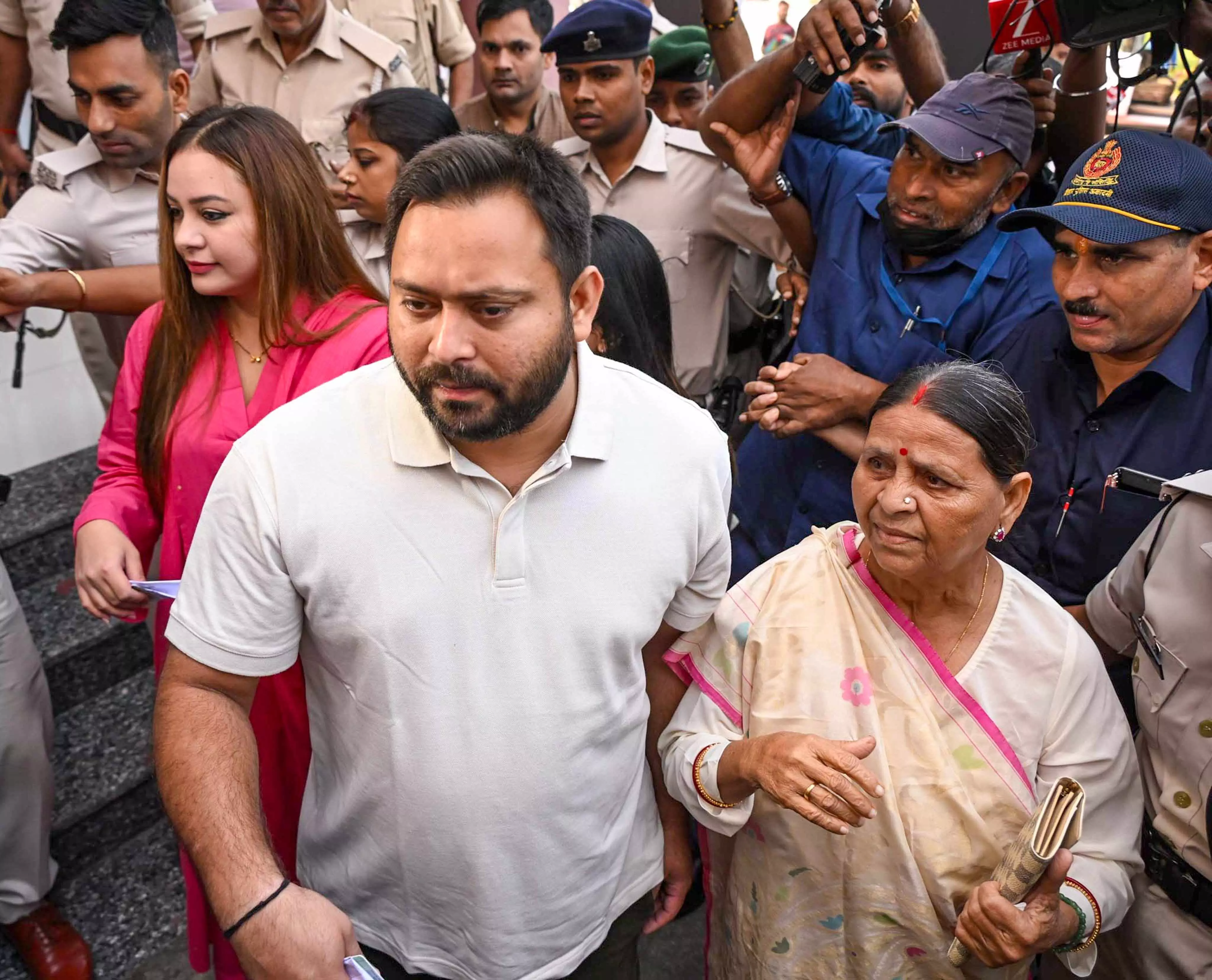 Bihar polls: 27.65% turnout till 11 am; Begusarai leads in voting