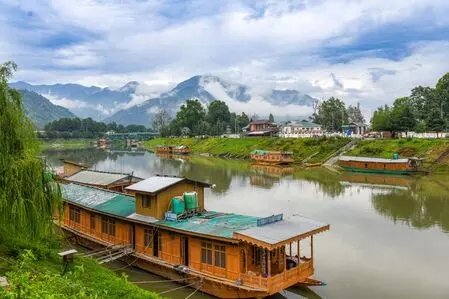 Srinagar shivers at 0.2°C, records season’s coldest night in Jammu & Kashmir