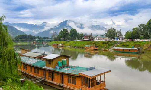 Srinagar shivers at 0.2°C, records season’s coldest night in Jammu & Kashmir