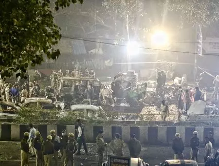 Red Fort blast likely a suicide attack involving ammonium nitrate: Investigators Red Fort blast likely a suicide attack involving ammonium nitrate: Investigators