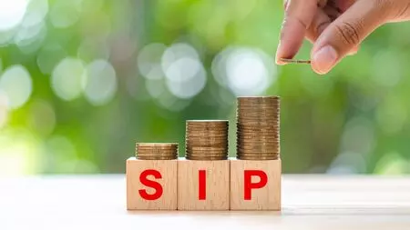 SIP collections soar to historic high of ₹29,529 crore in October