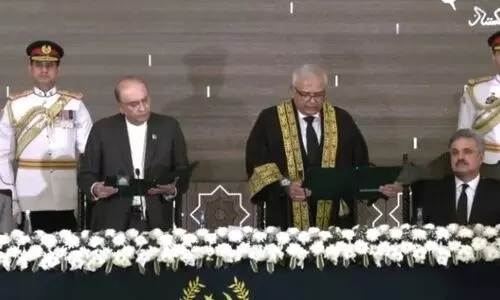 Pakistan swears in first Chief Justice of Federal Constitutional Court after amendment