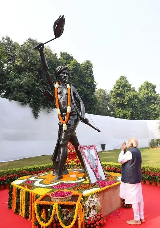 Modi’s Gujarat visit on Janjatiya Gaurav Diwas highlights decades-long tribal bond