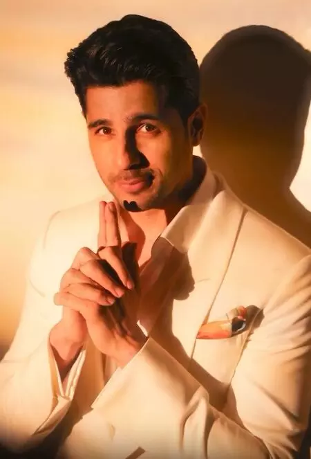 Sidharth Malhotra drops new hint from ‘In the Spotlight Where the Story Begins’