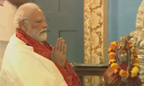 Modi offers prayers at Sathya Sai Baba’s ashram in Puttaparthi