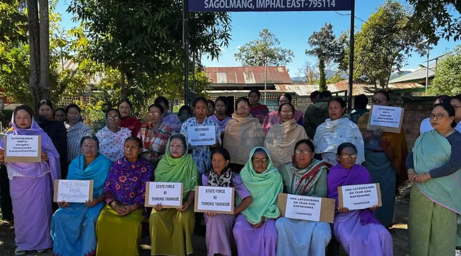 Students, women protest in Imphal over police action against returning IDPs Students, women protest in Imphal over police action against returning IDPs